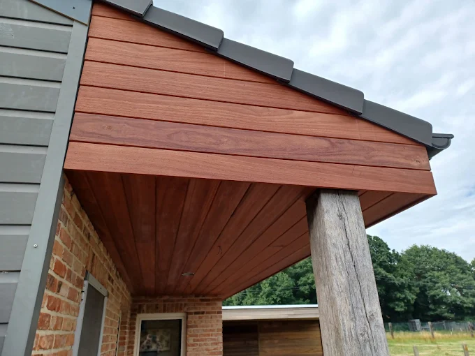 Houten gevelbekleding & overkapping in Pulle